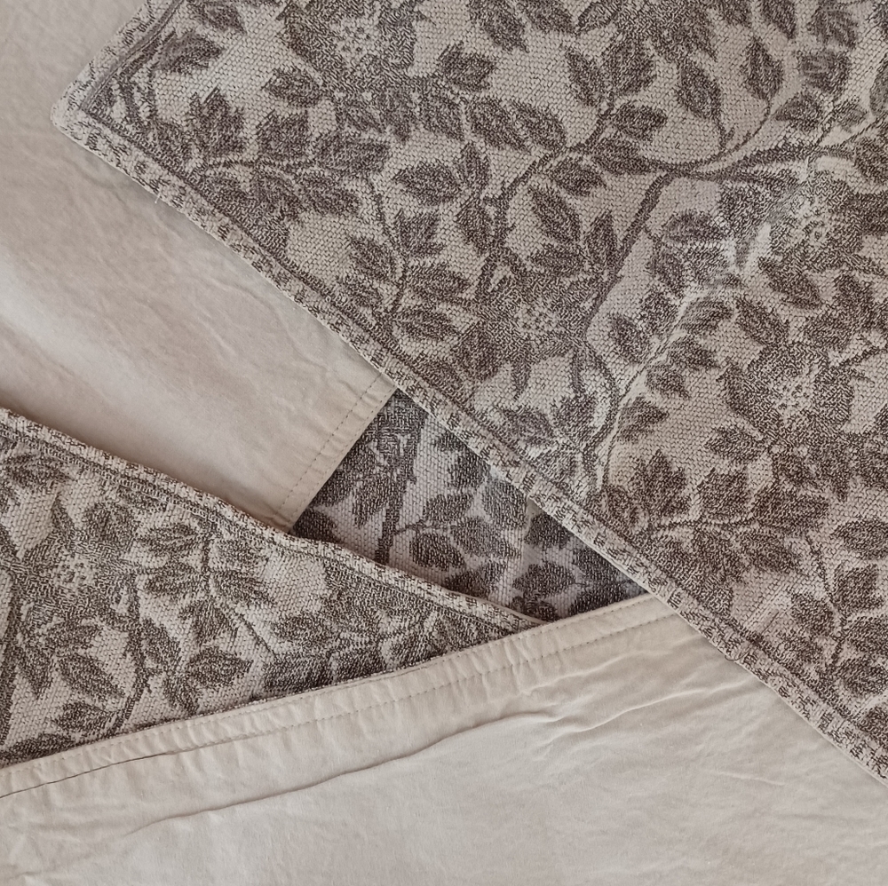 Tapistry placemats (5)